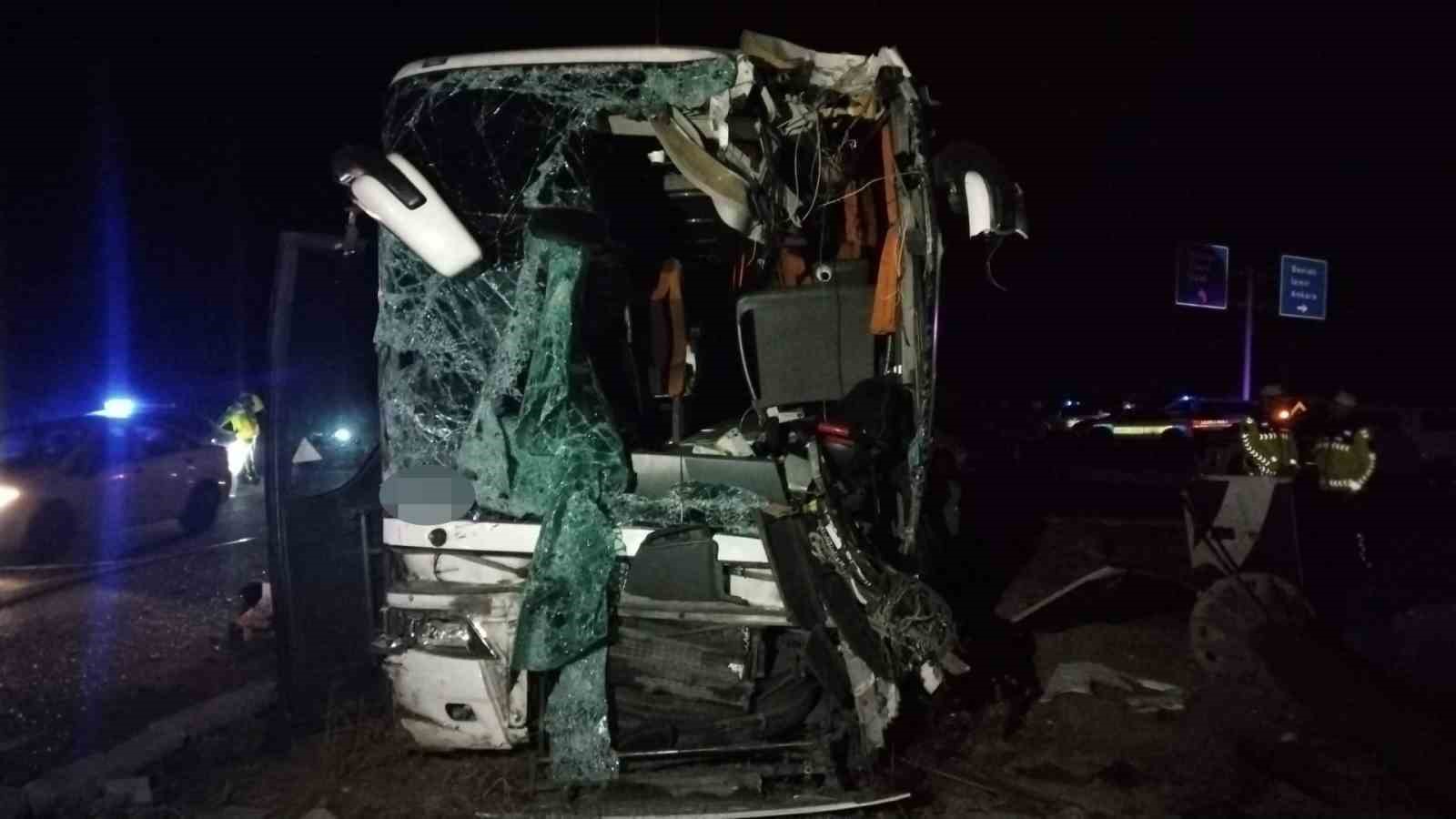 denizlide minibus yolcu otobusuyle carpisti 1 olu 13 yarali 10 RiNVLhJT