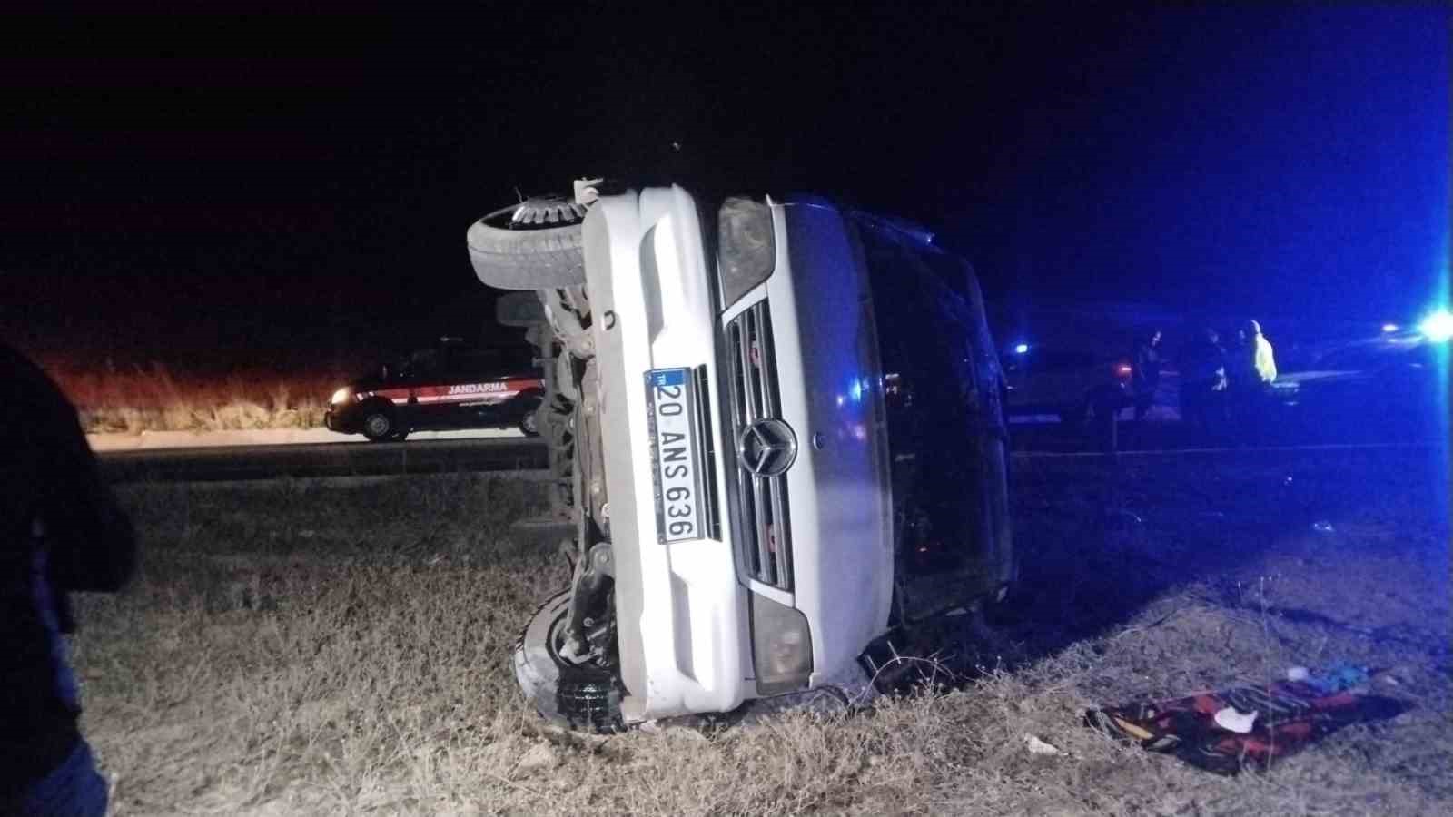 denizlide minibus yolcu otobusuyle carpisti 1 olu 13 yarali 13 CAEzsdnD