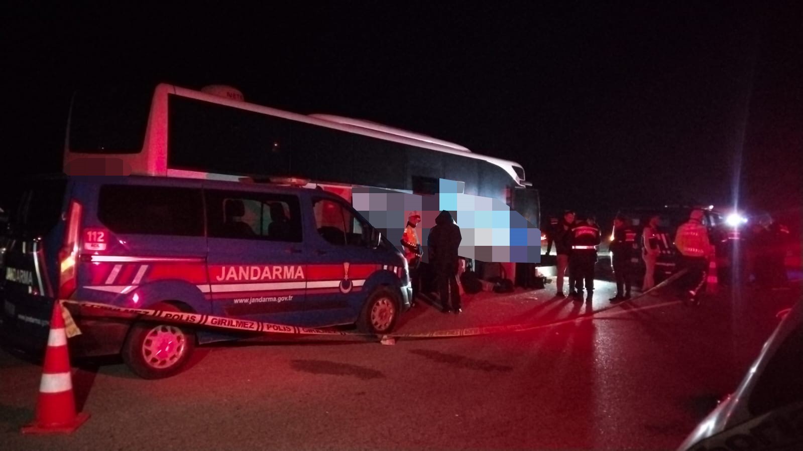 denizlide minibus yolcu otobusuyle carpisti 1 olu 13 yarali 15 BngXASSE