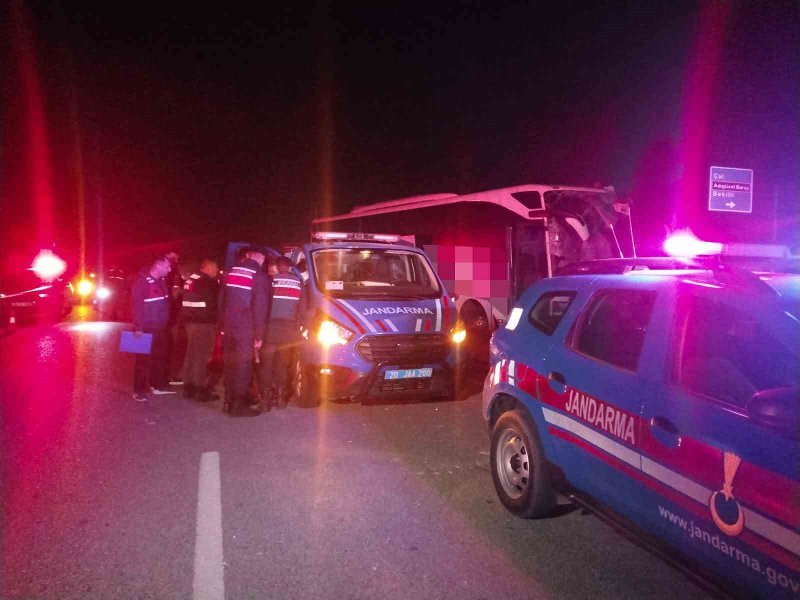denizlide minibus yolcu otobusuyle carpisti 1 olu 13 yarali 16 QKdqwjyB