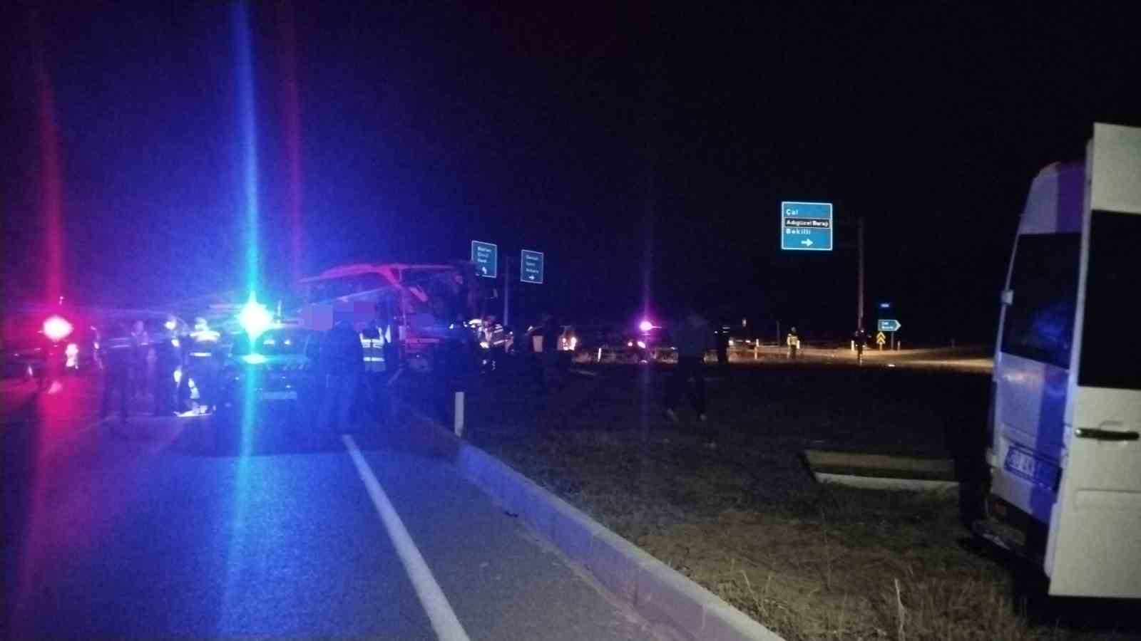 denizlide minibus yolcu otobusuyle carpisti 1 olu 13 yarali 7 IAwKK2Hz