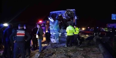 denizlide-minibus-yolcu-otobusuyle-carpisti-1-olu-13-yarali-ncC3iJgN.jpg