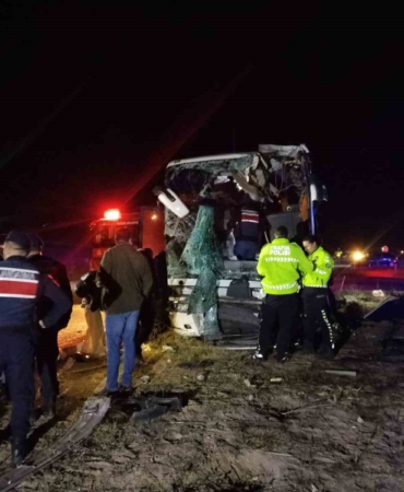 denizlide-minibus-yolcu-otobusuyle-carpisti-yaralilar-var-KkjimgLO.jpg