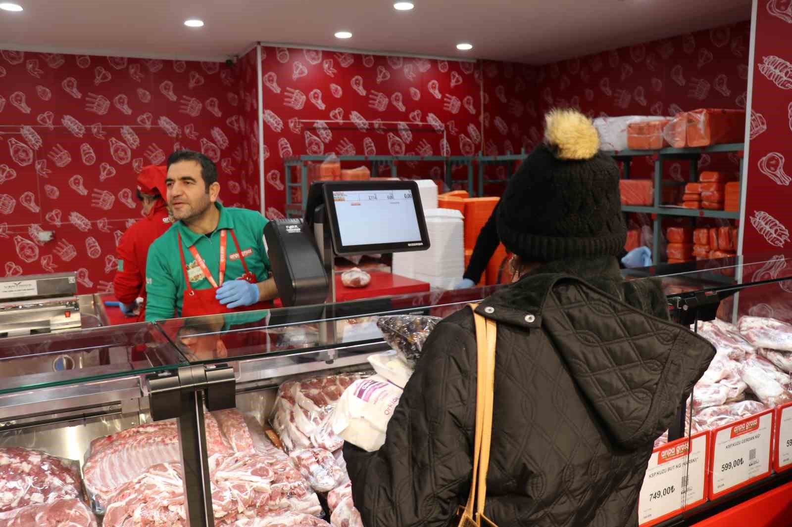 denizlide zincir marketin indirimli acilisi geceden sabaha kuyruk olusturdu 12 vDOkEBA5