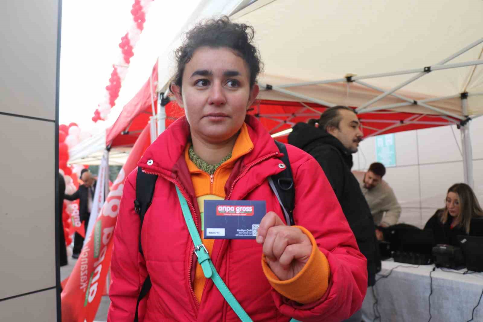 denizlide zincir marketin indirimli acilisi geceden sabaha kuyruk olusturdu 17 Kg4JiMY4