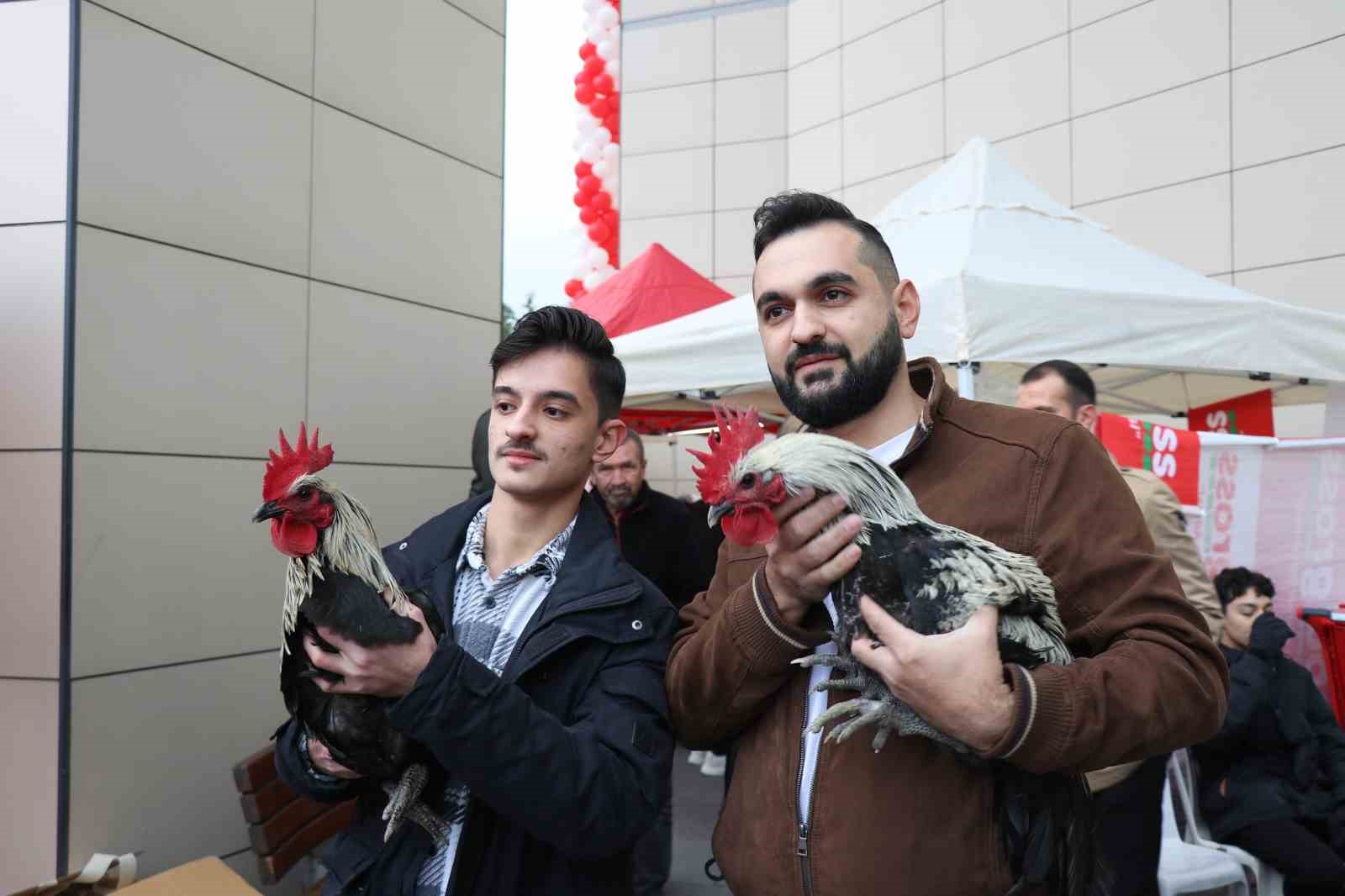 denizlide zincir marketin indirimli acilisi geceden sabaha kuyruk olusturdu 2 aU8r2qMO
