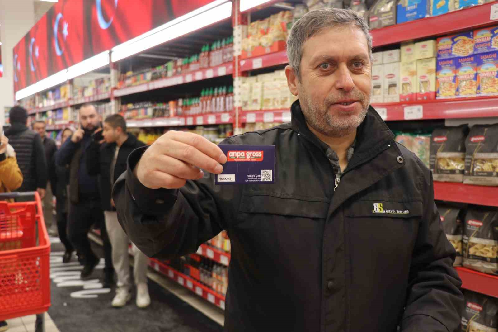 denizlide zincir marketin indirimli acilisi geceden sabaha kuyruk olusturdu 7 6ZAVb935