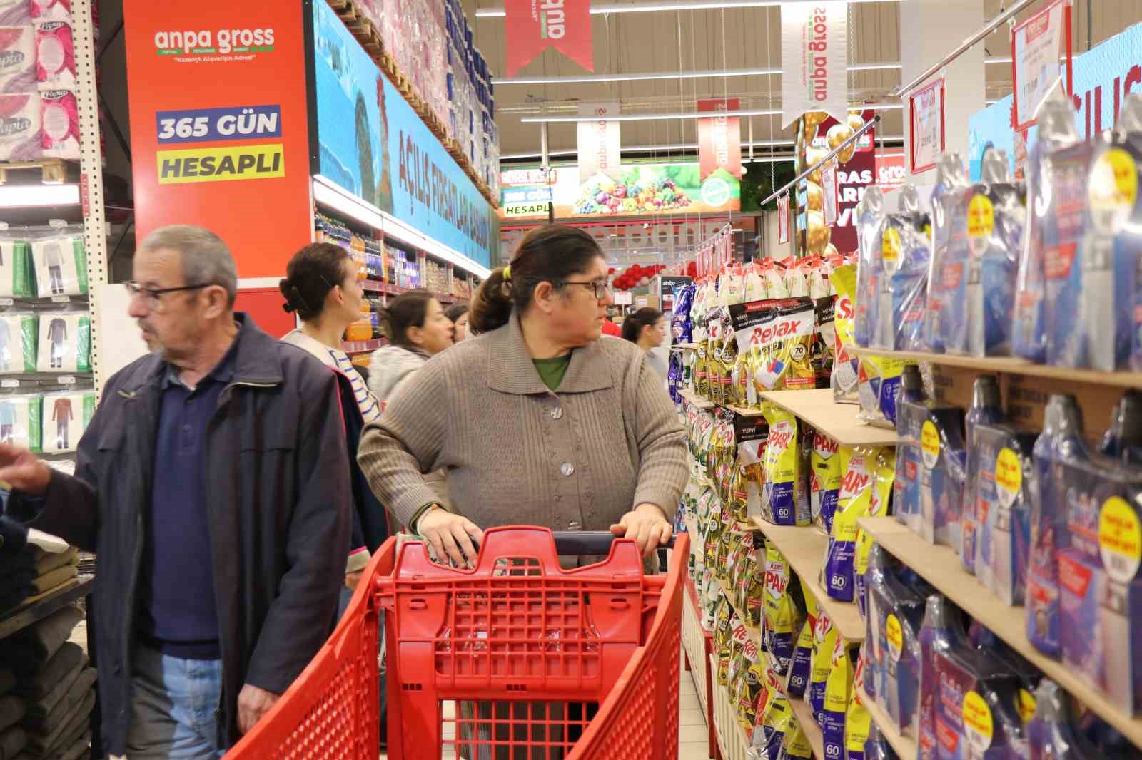 denizlide zincir marketin indirimli acilisi geceden sabaha kuyruk olusturdu 8 1nYbygSS