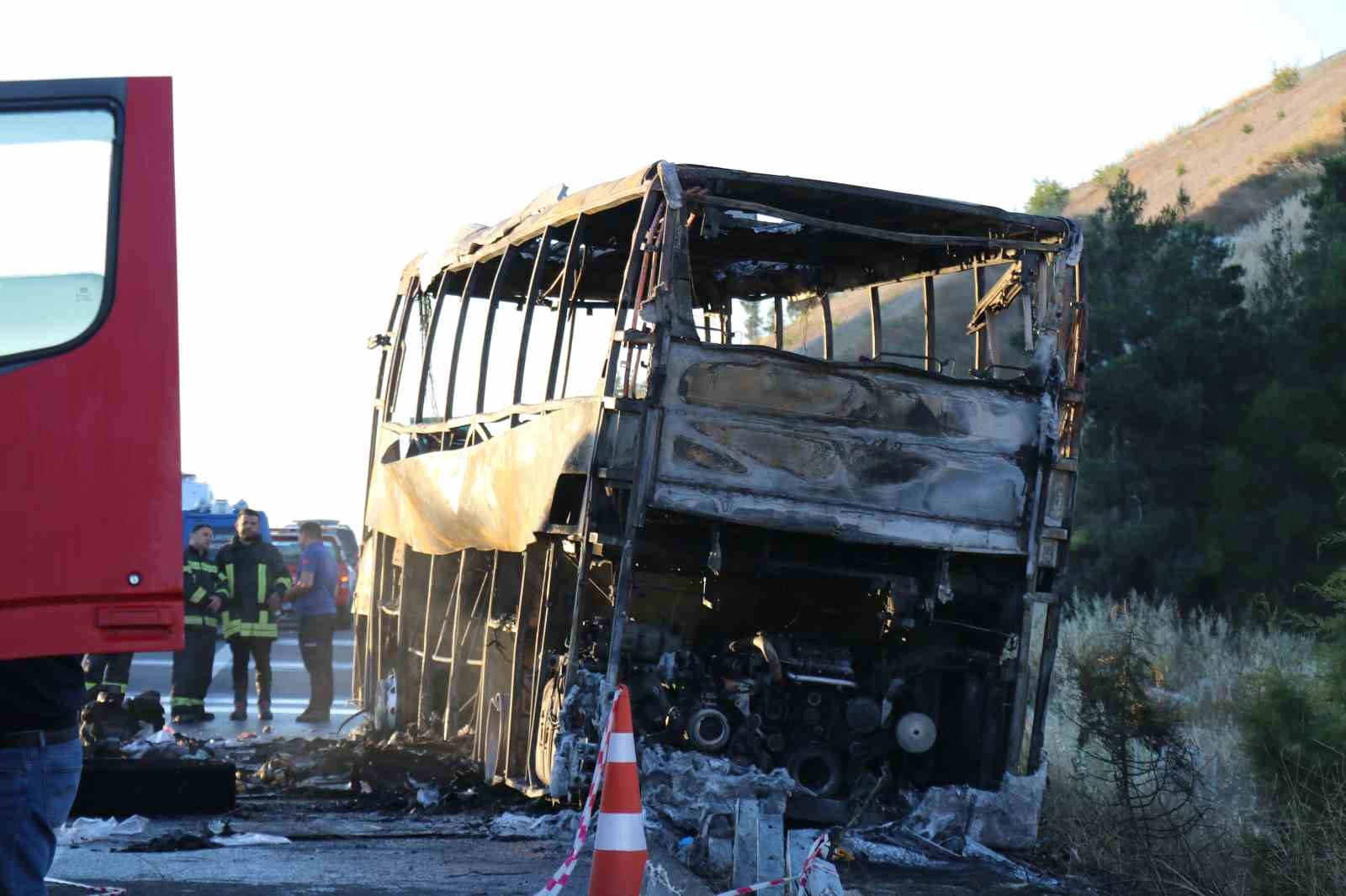 denizlideki 8 kisinin oldugu otobusten geriye sadece demir yigini kaldi 6 NMlKXltJ