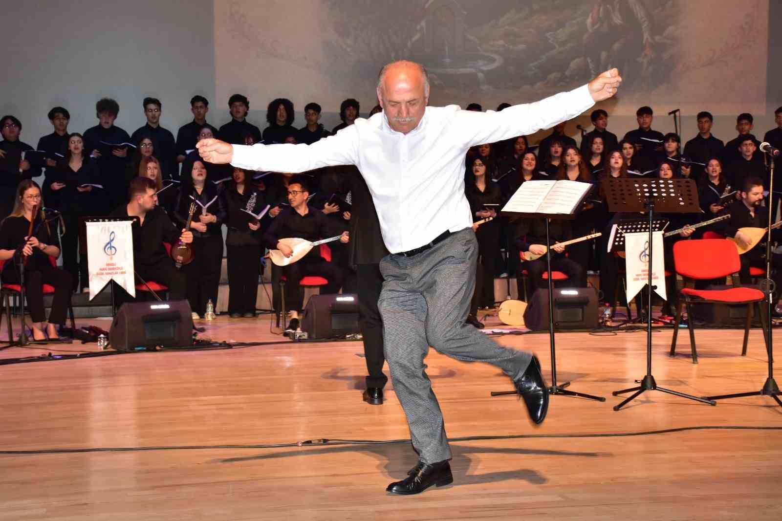 Denizli’nin unutulan türküleri 150 öğrencinin emeğiyle sahneye taşındı 4 denizlinin unutulan turkuleri 150 ogrencinin emegiyle sahneye tasindi 0 G3aGH2wV