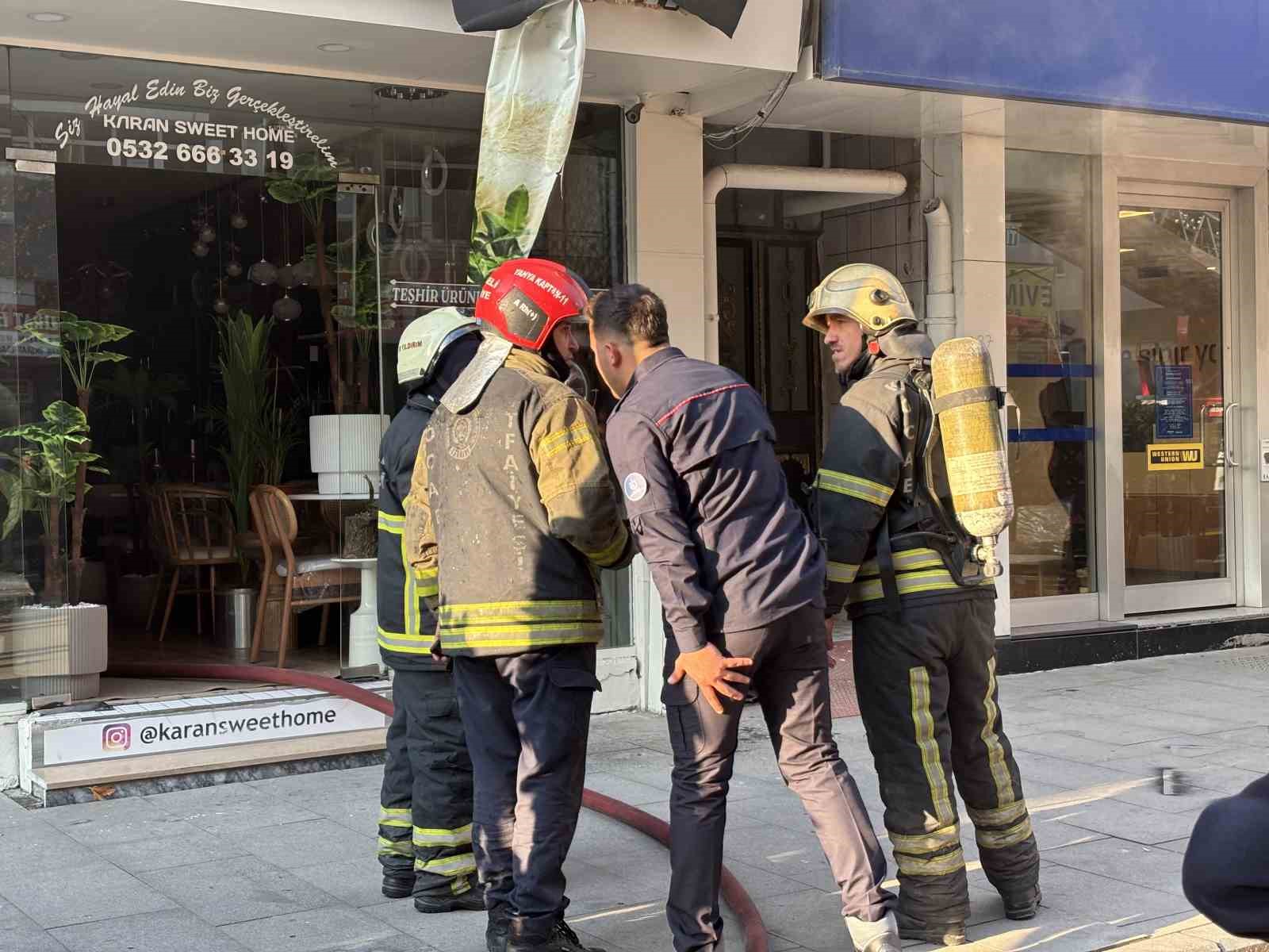 depoda baslayan yangin mahallede panige yol acti 0