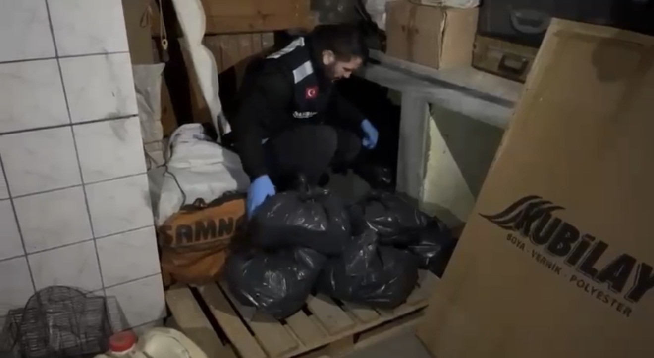 depoya saklanmis 44 bin 800 adet uyusturucu hap ele gecirildi 1 ONd2BmaM