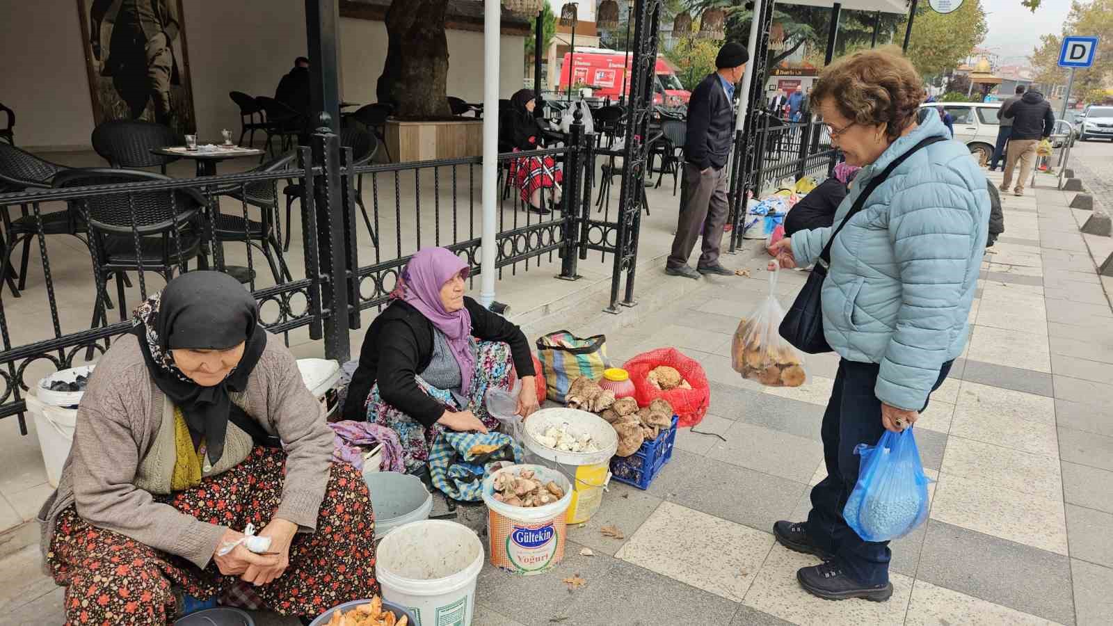 deprem bolgesi sindirgida hayat devam ediyor 0 jzY3W885