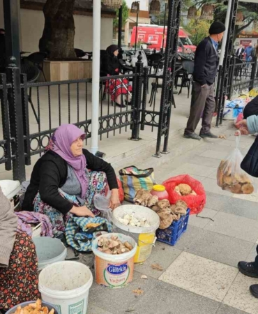 deprem-bolgesi-sindirgida-hayat-devam-ediyor-6dalB5uc.jpg
