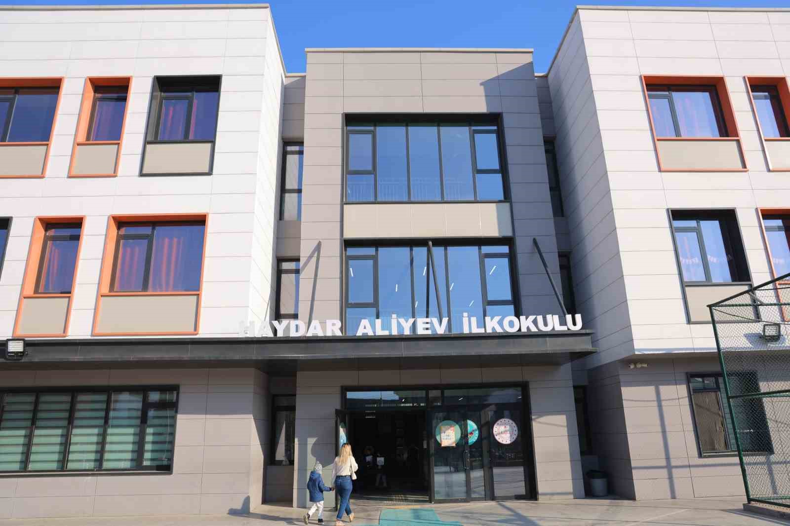 deprem bolgesindeki haydar aliyev ilkokulunda karne heyecani 6 FUVZr9Cj