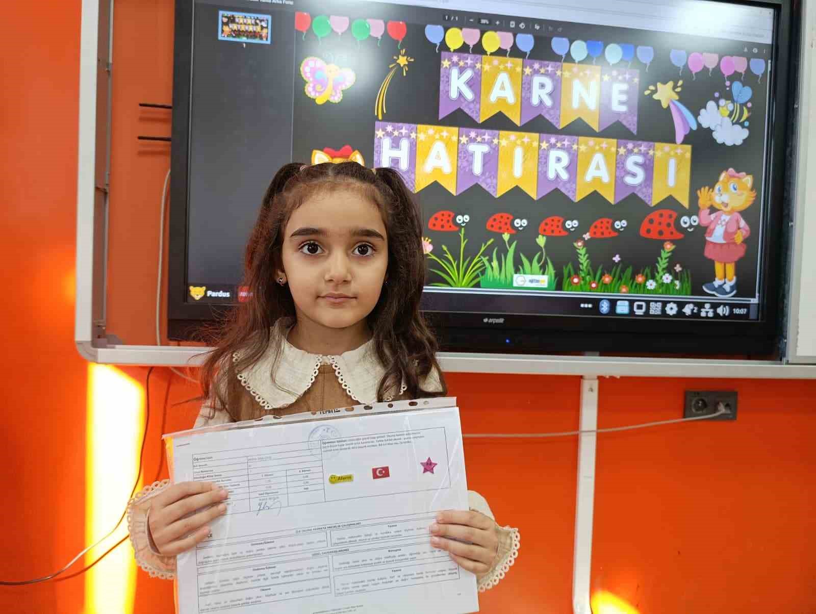deprem bolgesindeki haydar aliyev ilkokulunda karne heyecani 7 jBJdDRC8