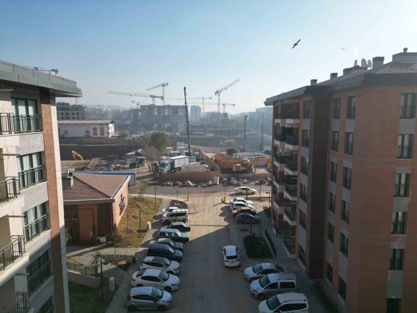 deprem bolgesinden bakan kuruma destek boyle santiye sefine can kurban 2 OHdLn52X