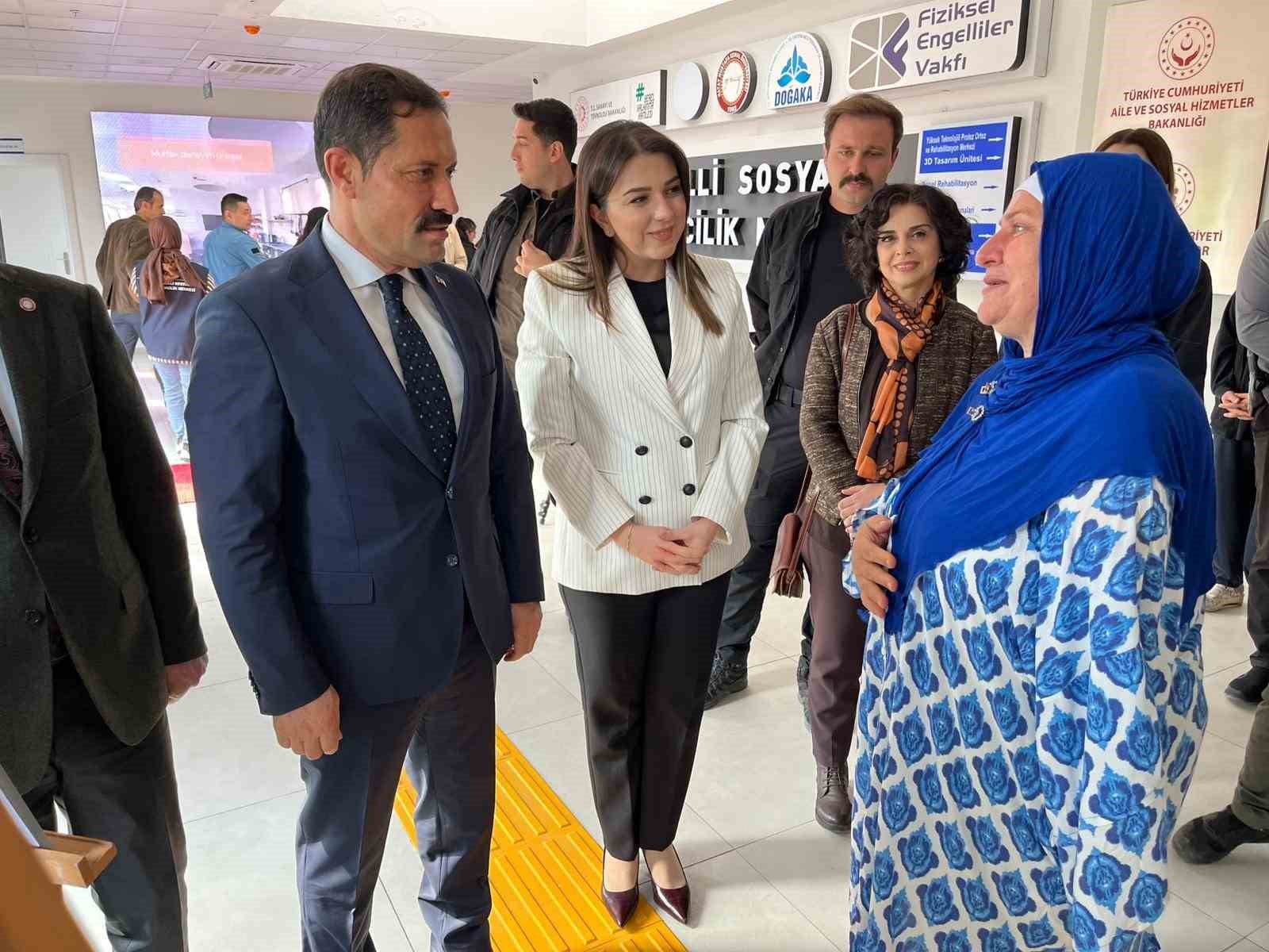 deprem enkazindan 4gunde kurtarilan kadin 2 gun once anahtarini teslim aldigi yeni yuvasi icin bE7lkZpf
