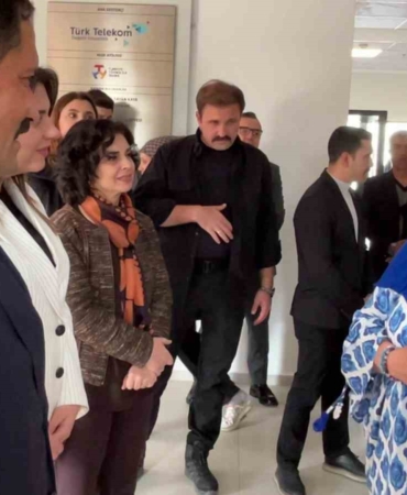 deprem-enkazindan-4gunde-kurtarilan-kadin-2-gun-once-anahtarini-teslim-aldigi-yeni-yuvasi-icin-erRYInf5.jpg