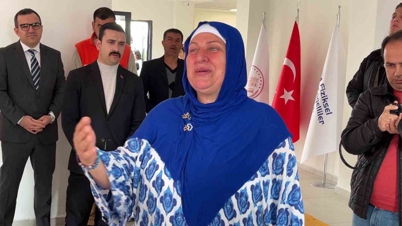 deprem enkazindan 4gunde kurtarilan kadin 2 gun once anahtarini teslim aldigi yeni yuvasi icin uWZONLXV