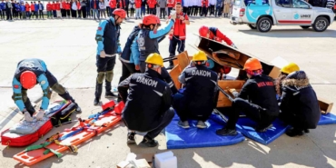 deprem-haftasinda-ogrencilere-afet-tatbikati-ljSywzPa.jpg