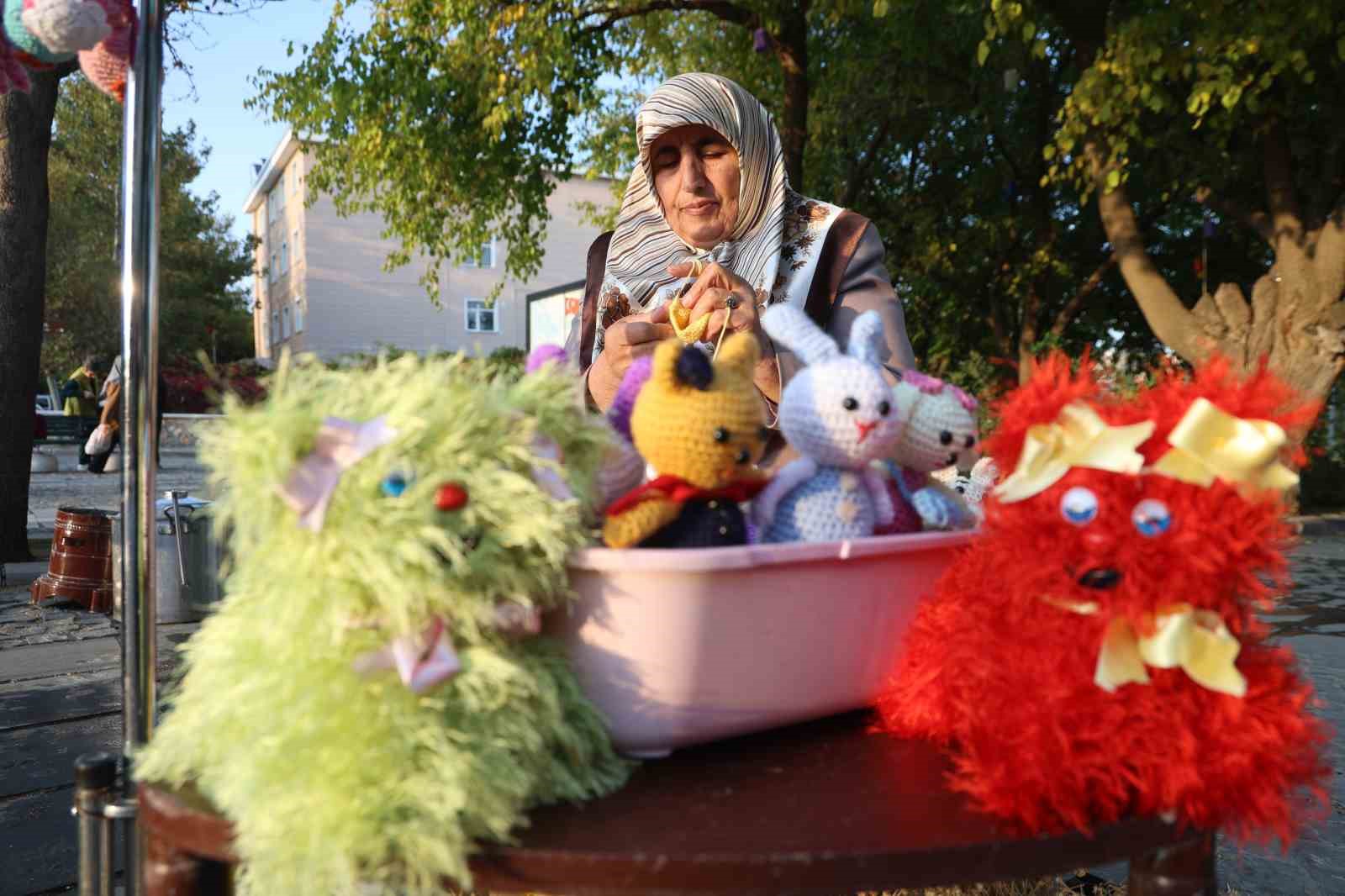 deprem korkusu ve kanser hastaligini amigurumi yaparak unutmaya calisiyor 1 1kEqlh5f