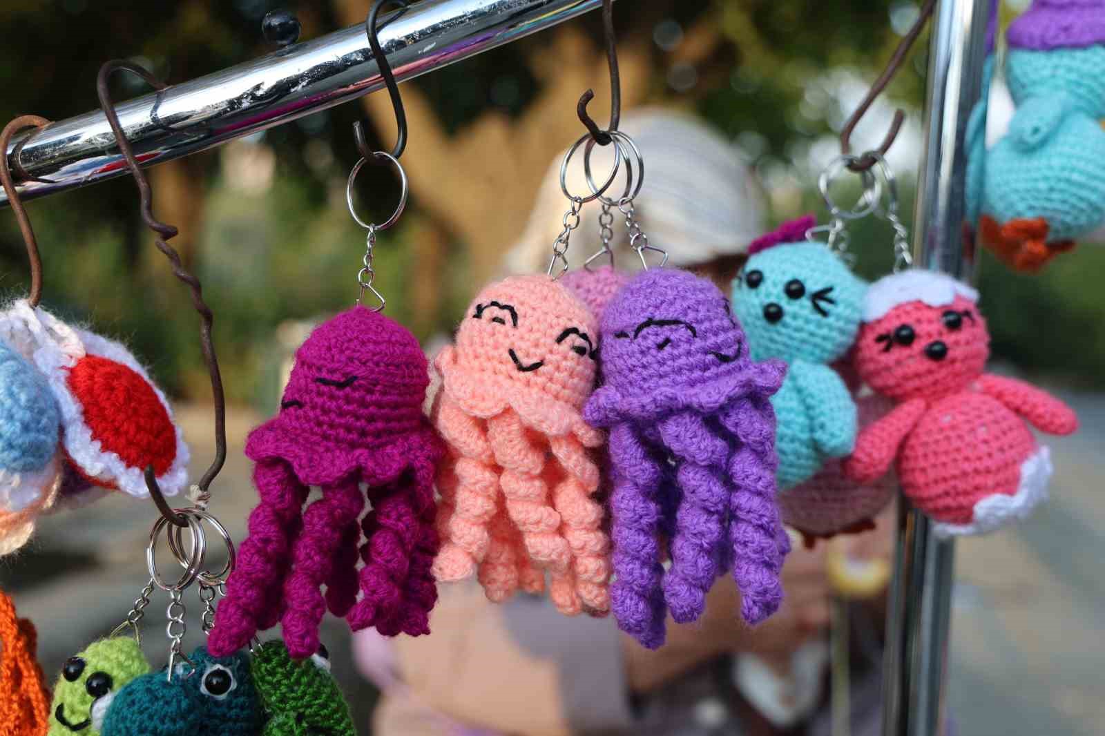 deprem korkusu ve kanser hastaligini amigurumi yaparak unutmaya calisiyor 3 iEBYzICr