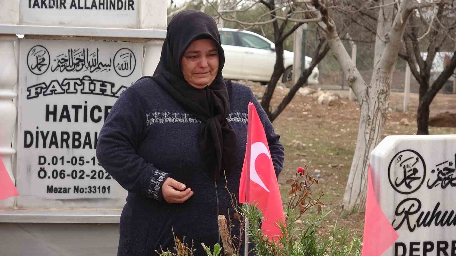 deprem sehitleri 6 subatin 3uncu yilinda kabirleri basinda anildi 2 D4WHgSn1