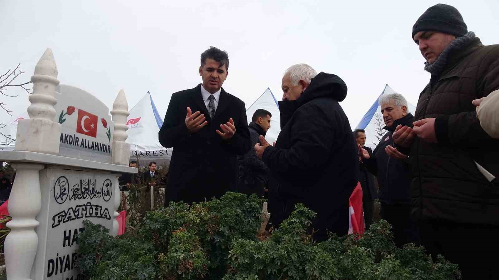 deprem sehitleri 6 subatin 3uncu yilinda kabirleri basinda anildi 5 rXz6wvwA