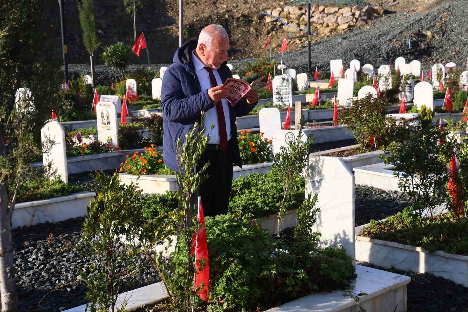 deprem sehitliginde huzunlu bayram 5 mPzykPly