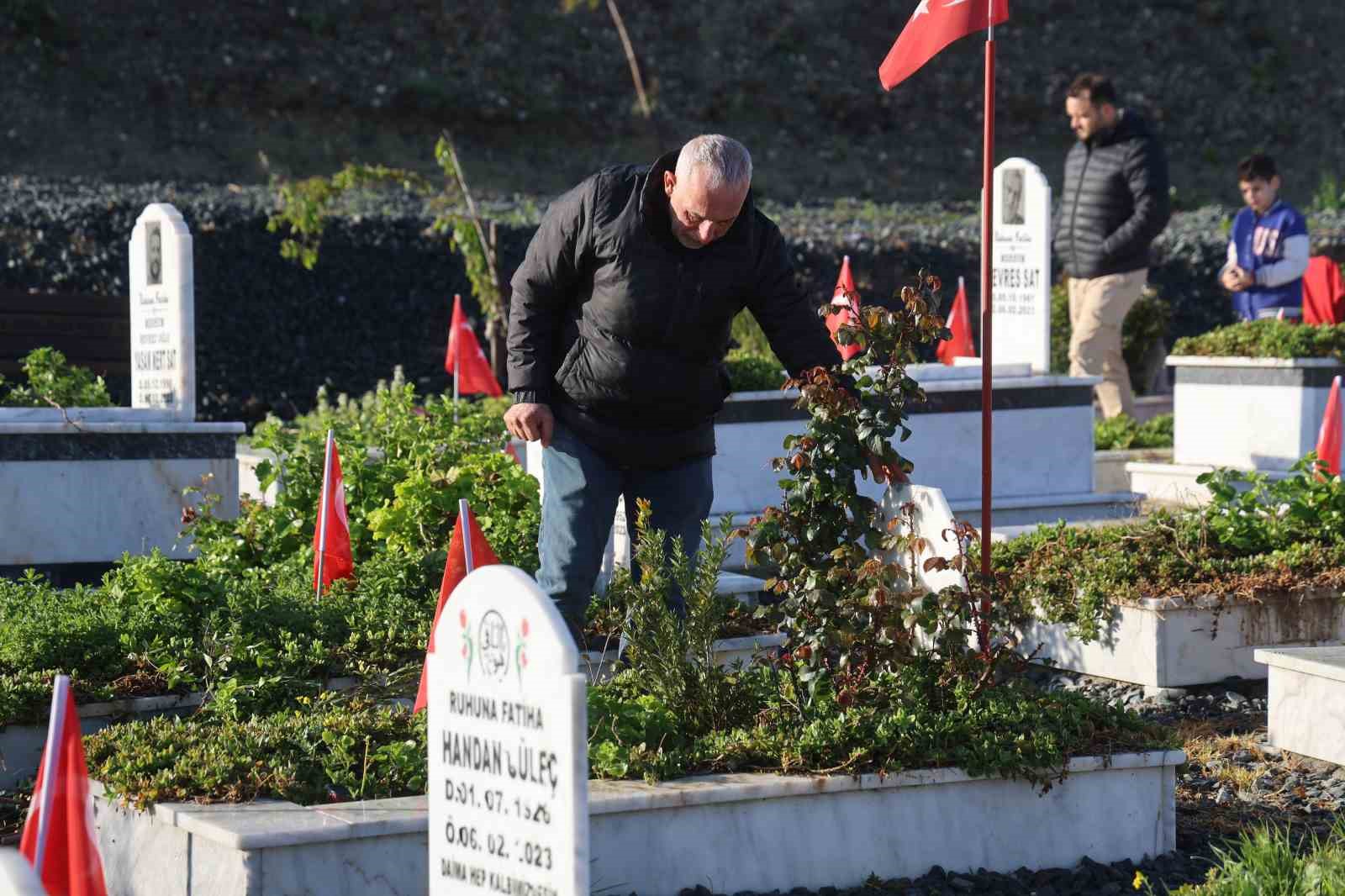 deprem sehitliginde huzunlu bayram 7