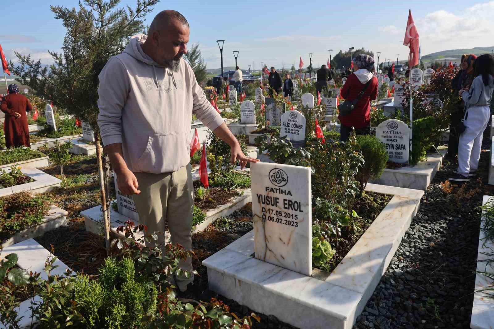 deprem sehitliginde huzunlu bayram 9 giWbekJ6