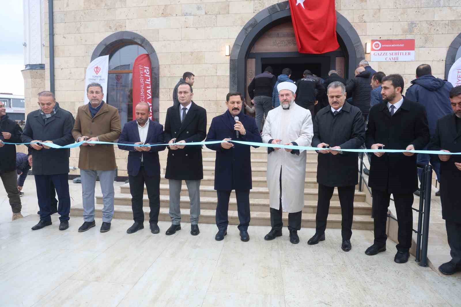 deprem sonrasi insa edilen 118 cami olan gazze sehitleri camii ibadete acildi 1 CrpdYcf4