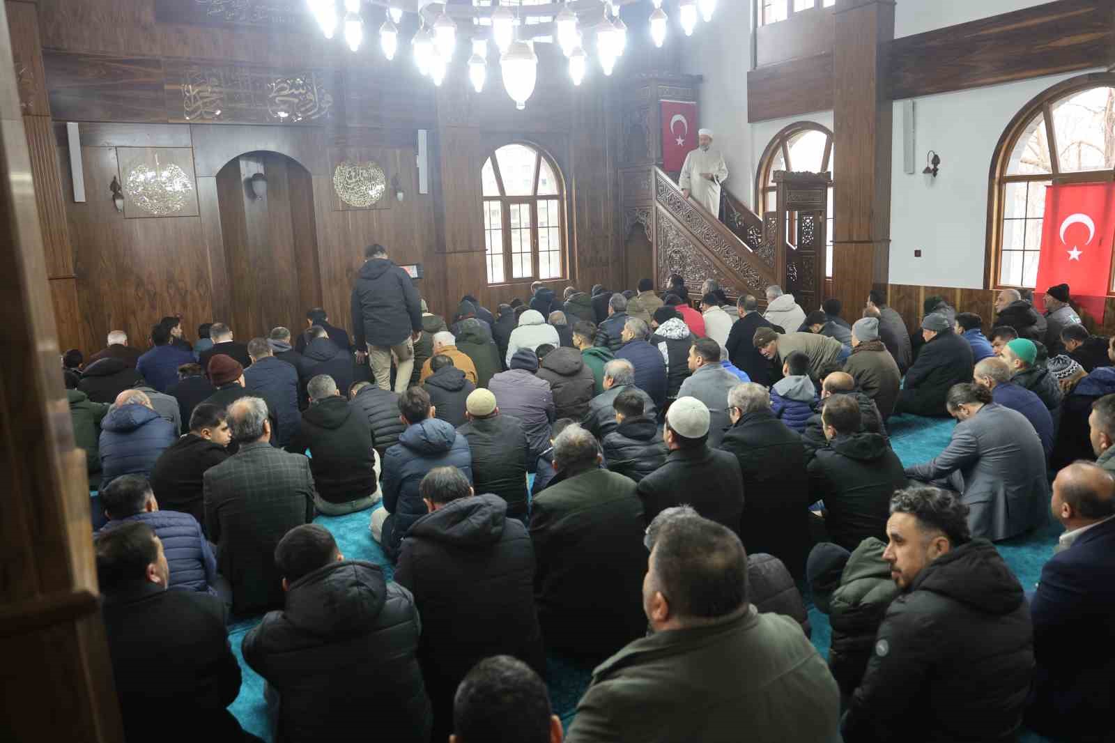 deprem sonrasi insa edilen 118 cami olan gazze sehitleri camii ibadete acildi 2 1PC81K5f