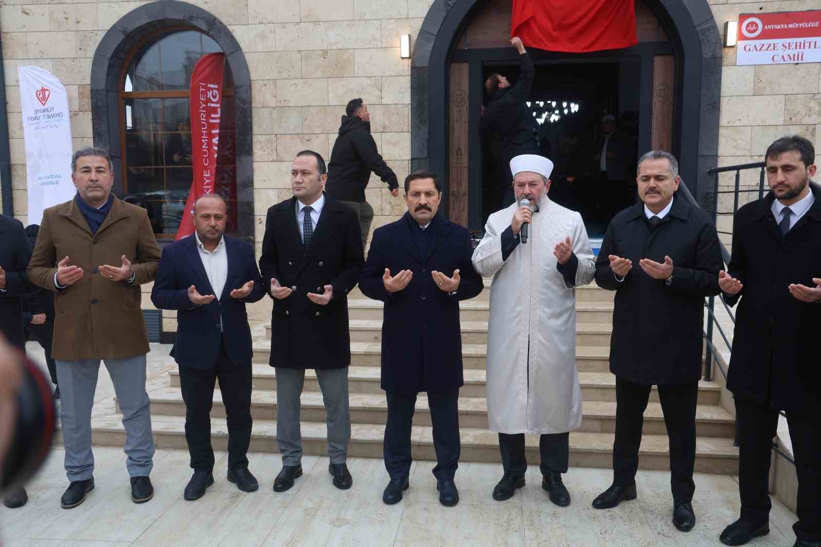 deprem sonrasi insa edilen 118 cami olan gazze sehitleri camii ibadete acildi 3 lAC3h4mI