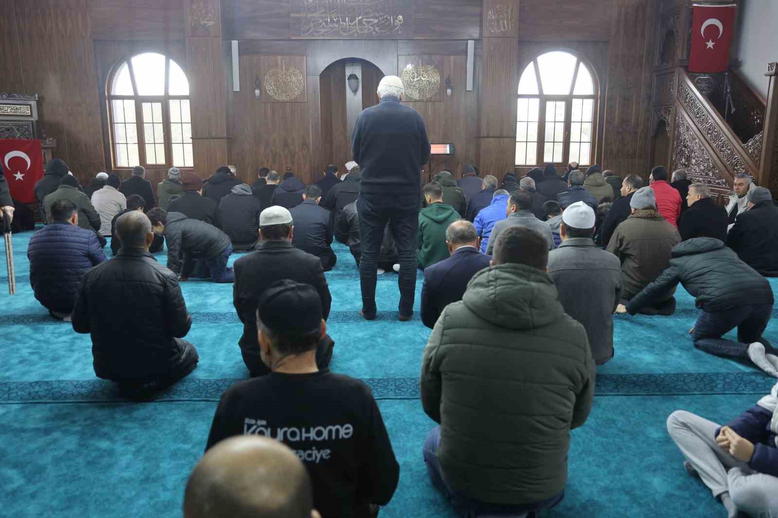 deprem sonrasi insa edilen 118 cami olan gazze sehitleri camii ibadete acildi 4 FwJ4caKv