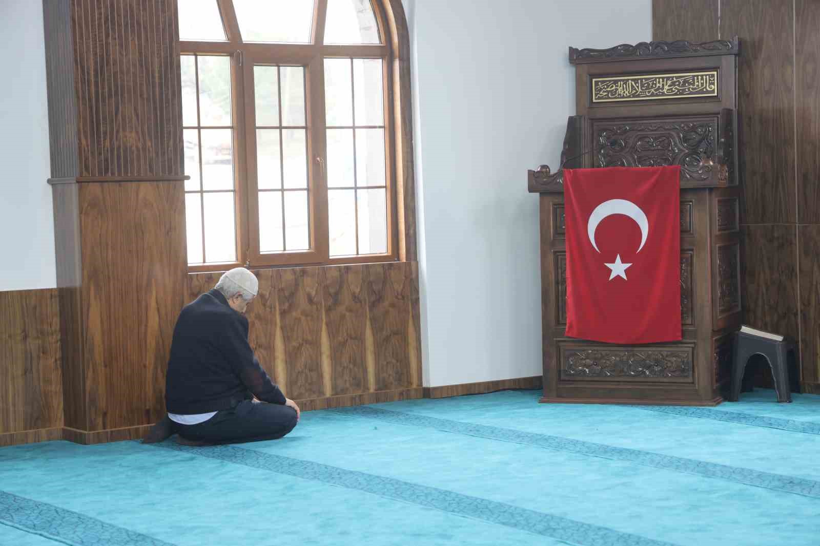 deprem sonrasi insa edilen 118 cami olan gazze sehitleri camii ibadete acildi 6 ENjaQE3g