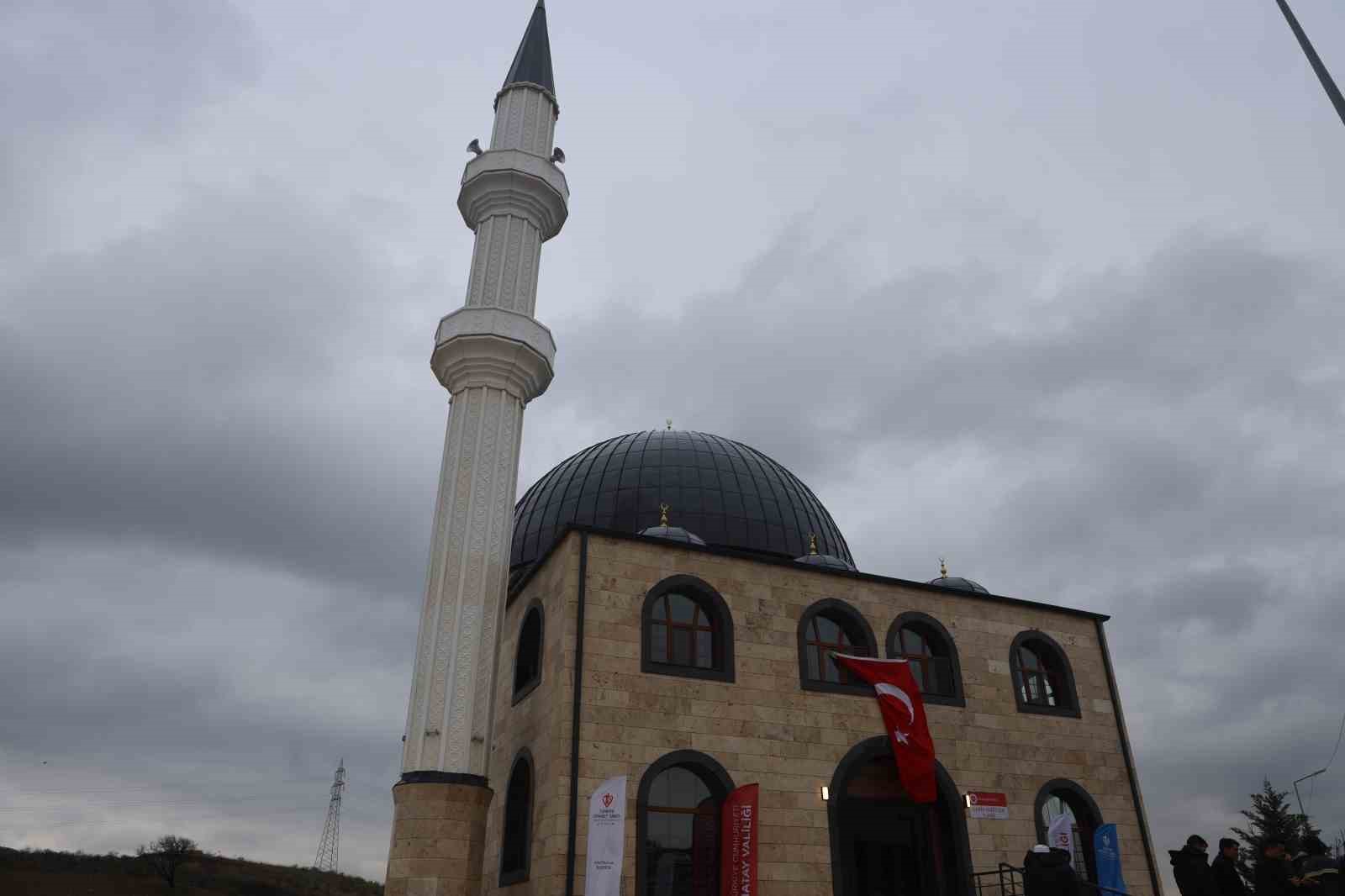 deprem sonrasi insa edilen 118 cami olan gazze sehitleri camii ibadete acildi 8 6zTFIOMU