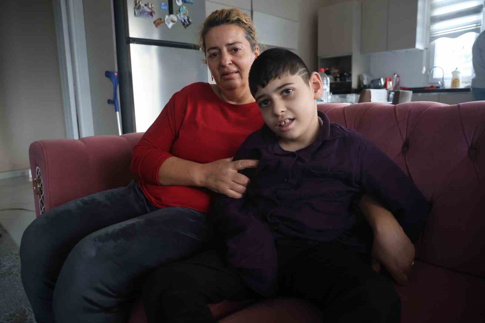 deprem sonrasi insa ettikleri evlerinde alevler icinde kalan aile korku dolu anlar yasadi 5 fyplcVHE