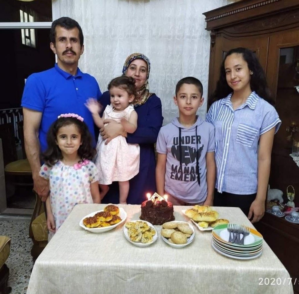 depremde 3 kardesini annesini ve babasini kaybeden furkan aile fotografindan geriye tek kaldi 1