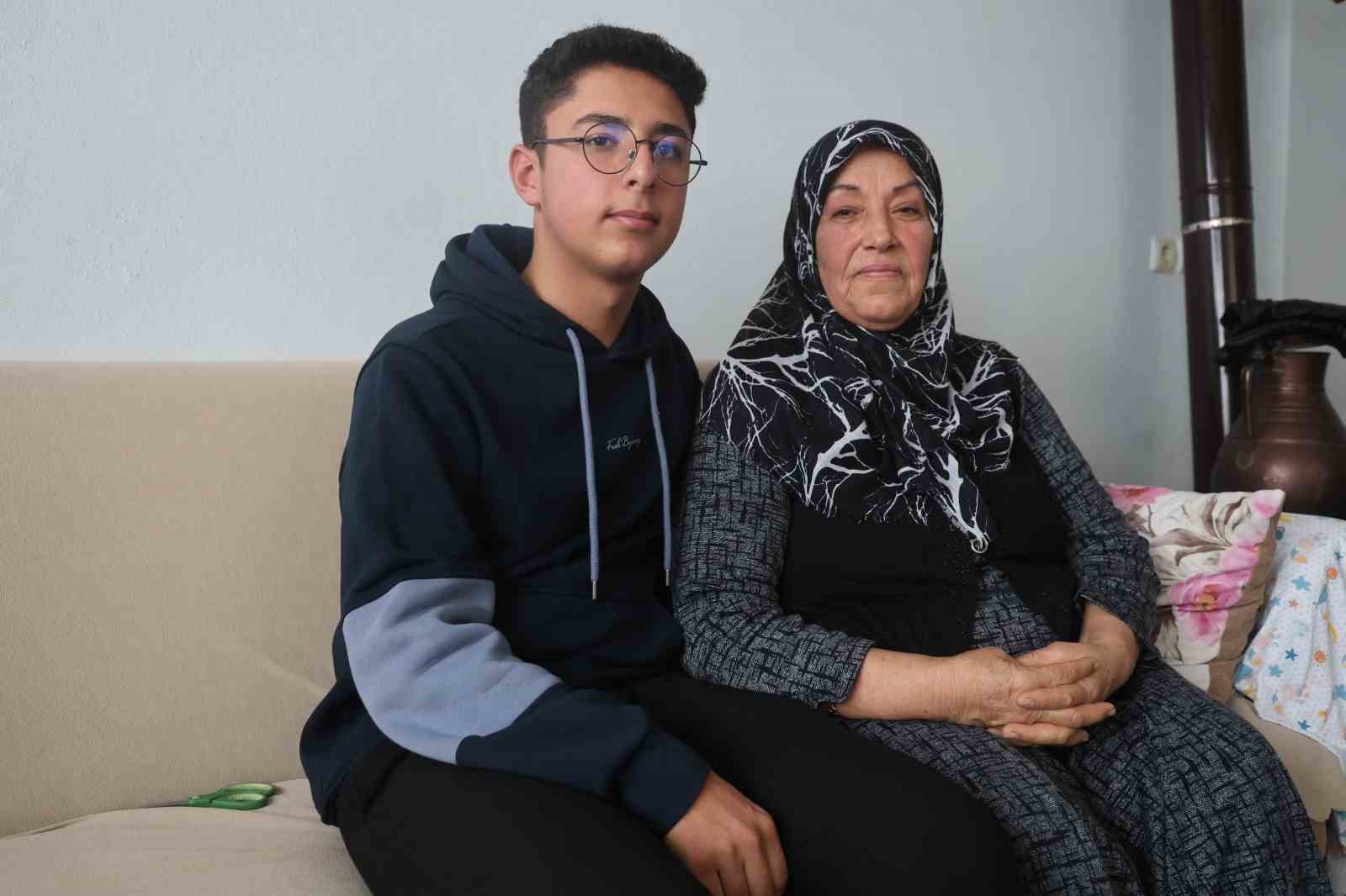depremde 3 kardesini annesini ve babasini kaybeden furkan aile fotografindan geriye tek kaldi 2 kut67Nwg
