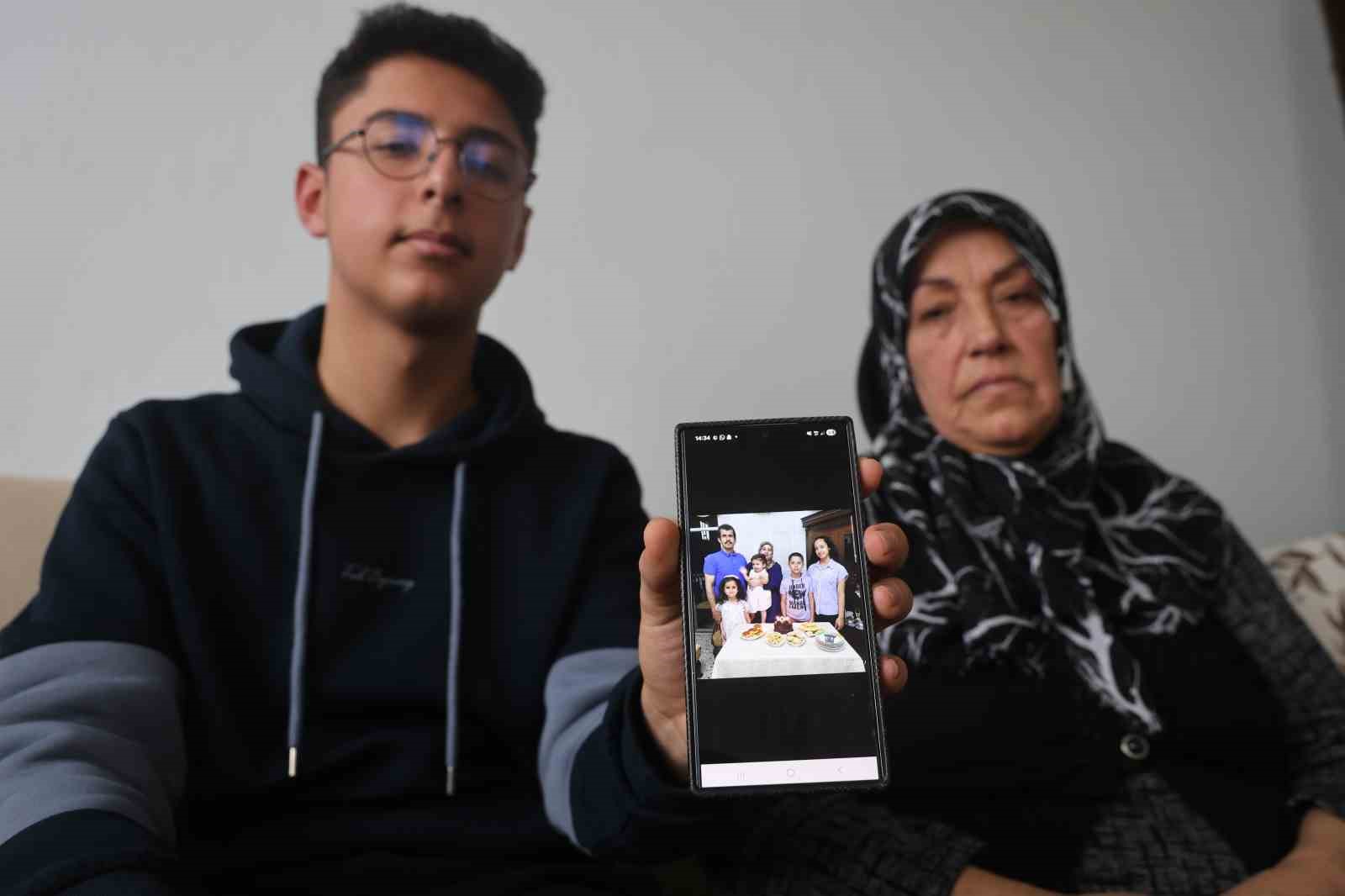 depremde 3 kardesini annesini ve babasini kaybeden furkan aile fotografindan geriye tek kaldi 3 ifjMQ9LW