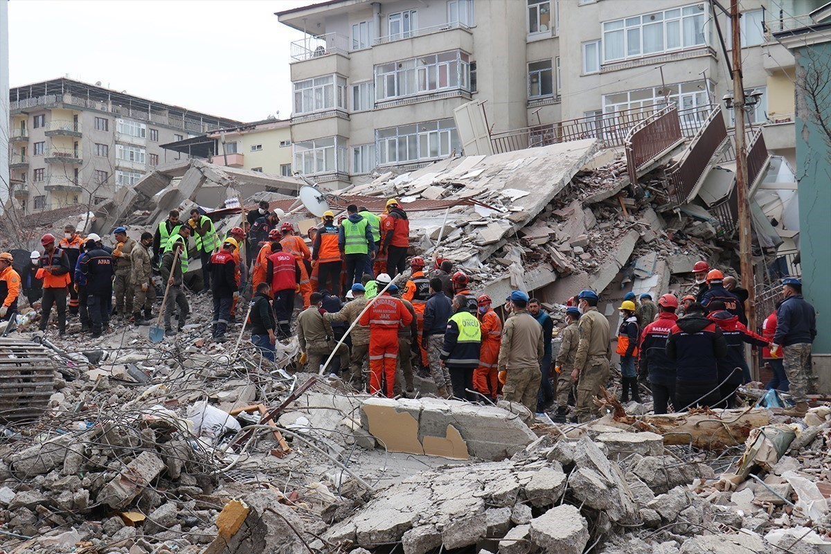 Depremde 3 kişinin öldüğü Nusret Bey Apartmanı davasında iki kamu görevlisine hapis cezası 4 depremde 3 kisinin oldugu nusret bey apartmani davasinda iki kamu gorevlisine hapis cezasi 0 c2vgYVwy