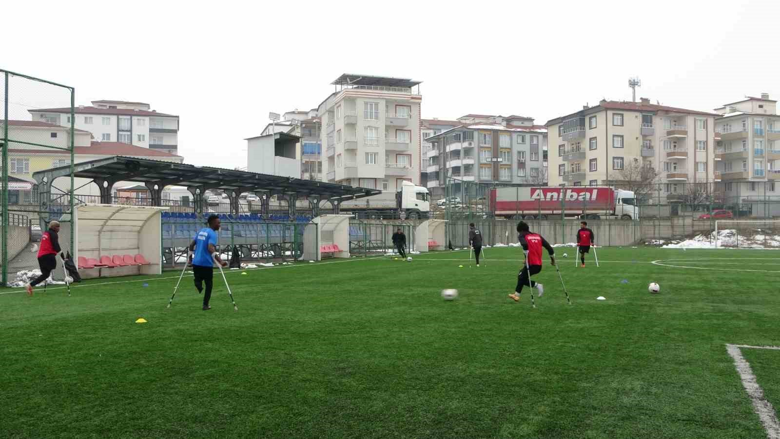 depremde 4 futbolcusunu kaybeden malatya ampute takimi pes etmiyor 0 iE2v5vSg