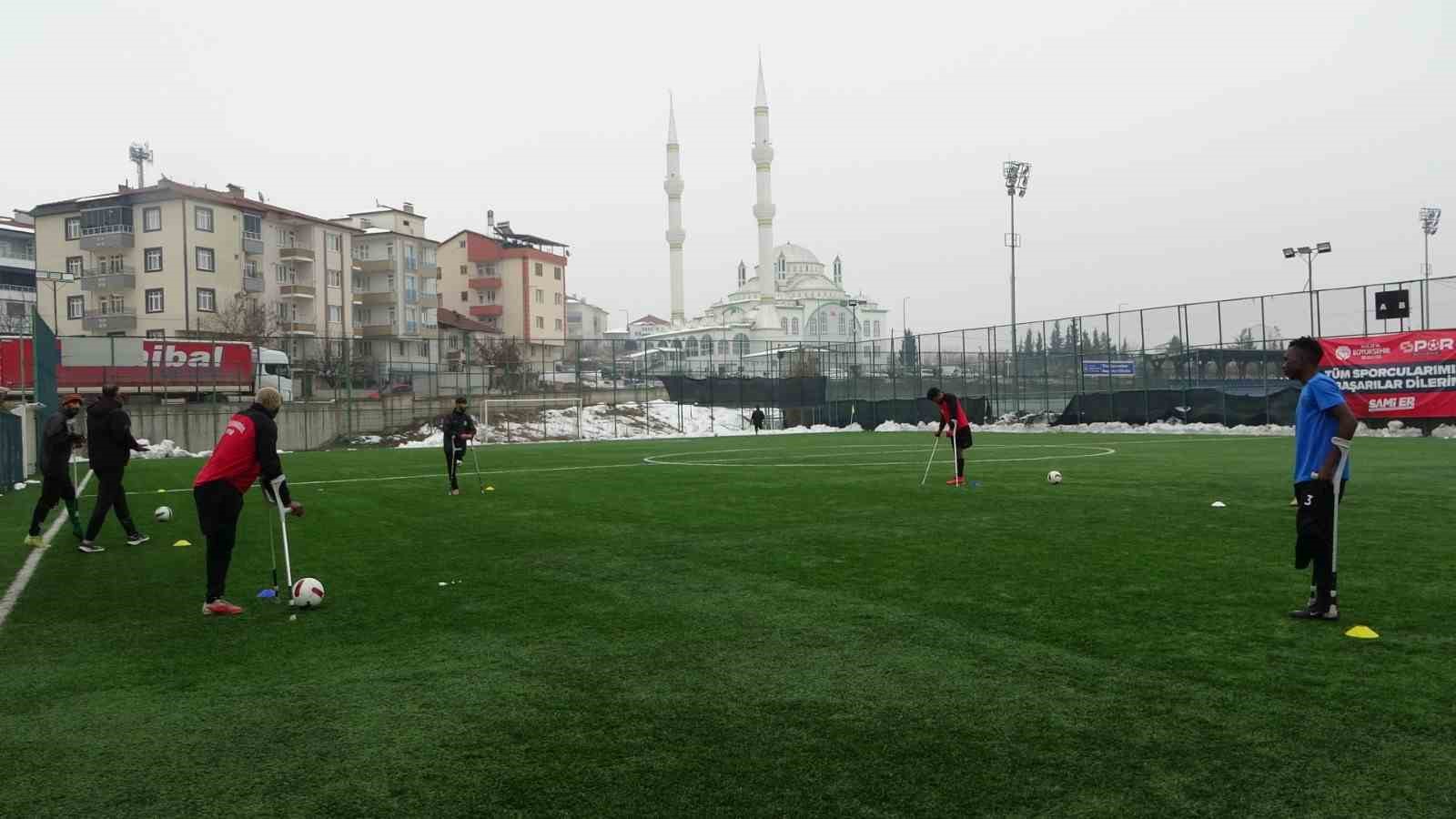 depremde 4 futbolcusunu kaybeden malatya ampute takimi pes etmiyor 3 N5GZJ7qG