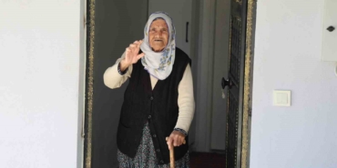 depremde-41-ev-agir-hasar-almisti-yikilip-yapildi-90-yasindaki-fatma-nine-yeni-evine-6vniylfF.jpg
