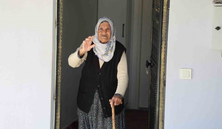 depremde-41-ev-agir-hasar-almisti-yikilip-yapildi-90-yasindaki-fatma-nine-yeni-evine-6vniylfF.jpg
