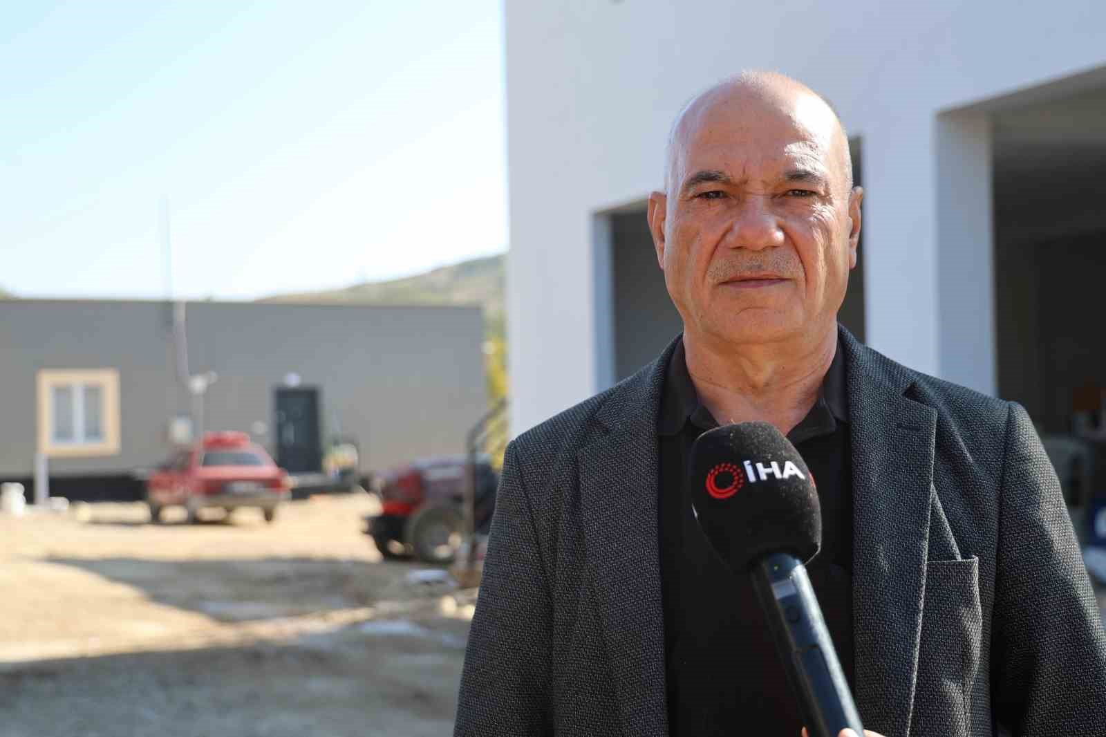 depremde 41 ev agir hasar almisti yikilip yapildi 90 yasindaki fatma nine yeni evine EaP9fenf