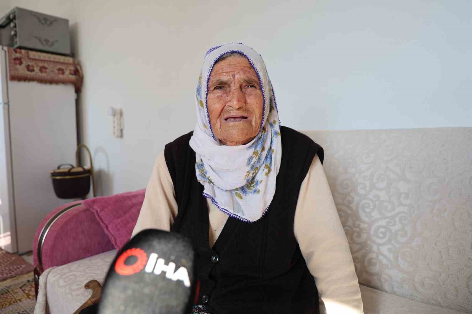 depremde 41 ev agir hasar almisti yikilip yapildi 90 yasindaki fatma nine yeni evine g6mq8Er1