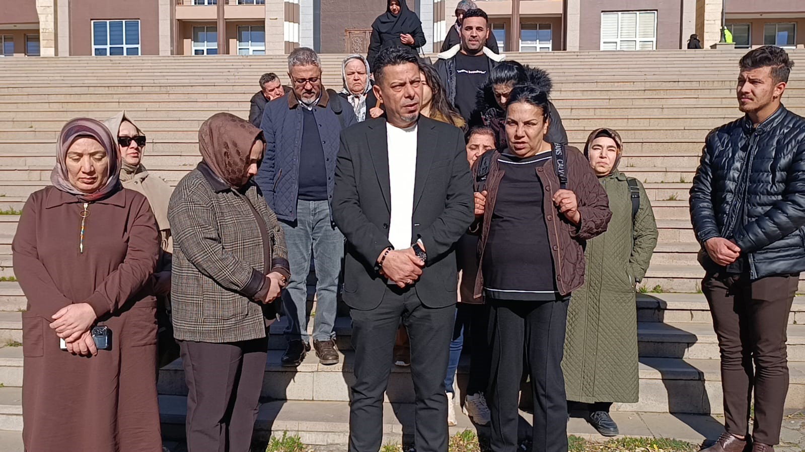 depremde 44 kisi olmustu tutuklu muteahhitten ilginc savunma muteahhidim ama anlamam ilkokul mezunuyum 0 fEy7g29r